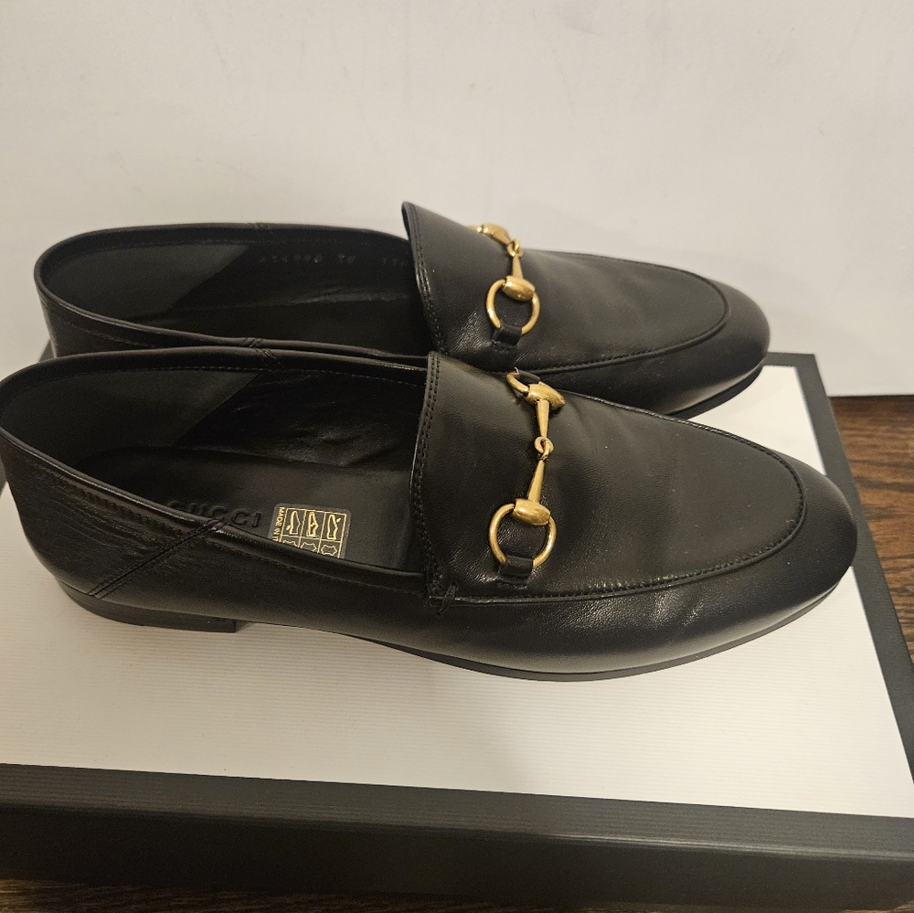Gucci Black Leather Loafers with Gold Horsebit Detail - Picture 3 of 9